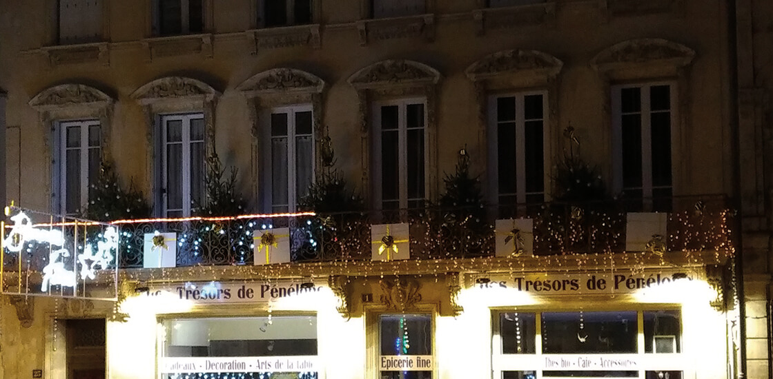 Résidence du Marché façade illuminations Noël